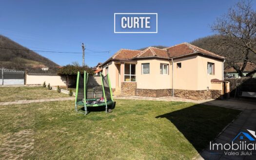 Casă de vânzare – Subcetate | Hațeg | Teren 2.700 mp